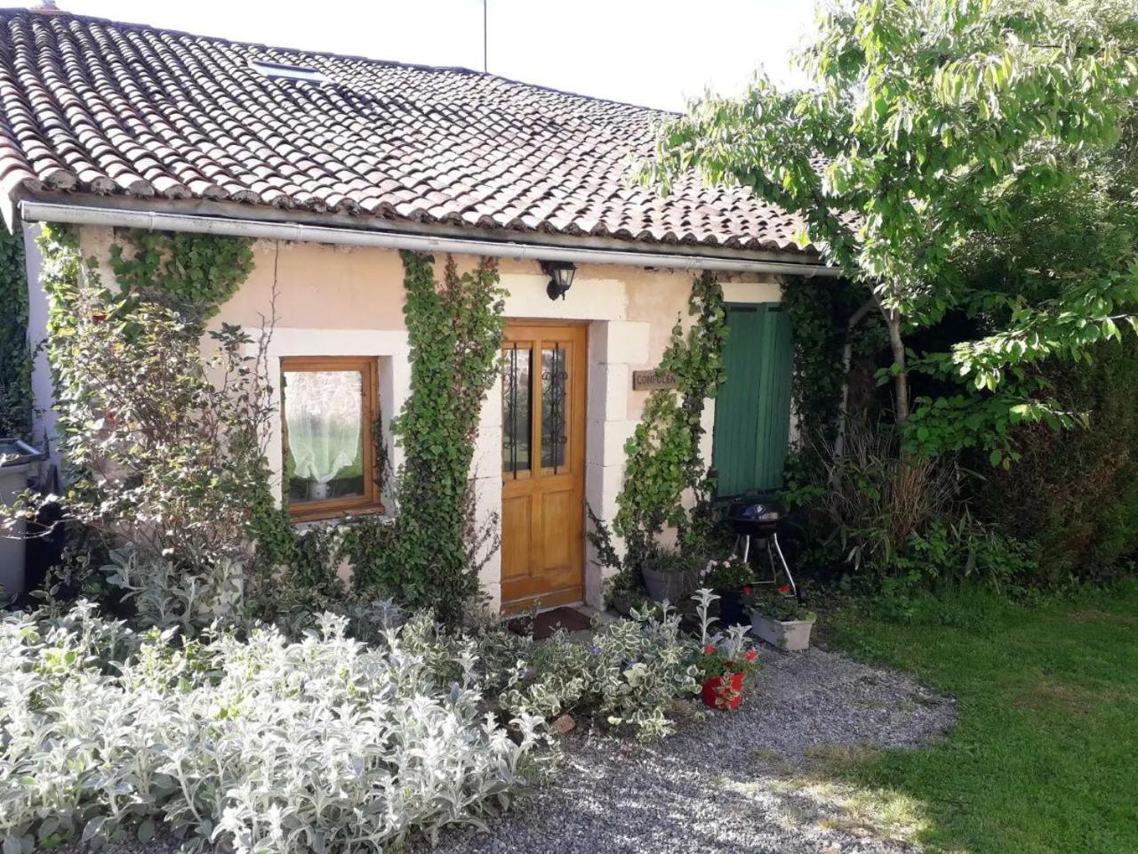 Tranquille Vienne Gites A Chirac Dept Charente Ngoại thất bức ảnh